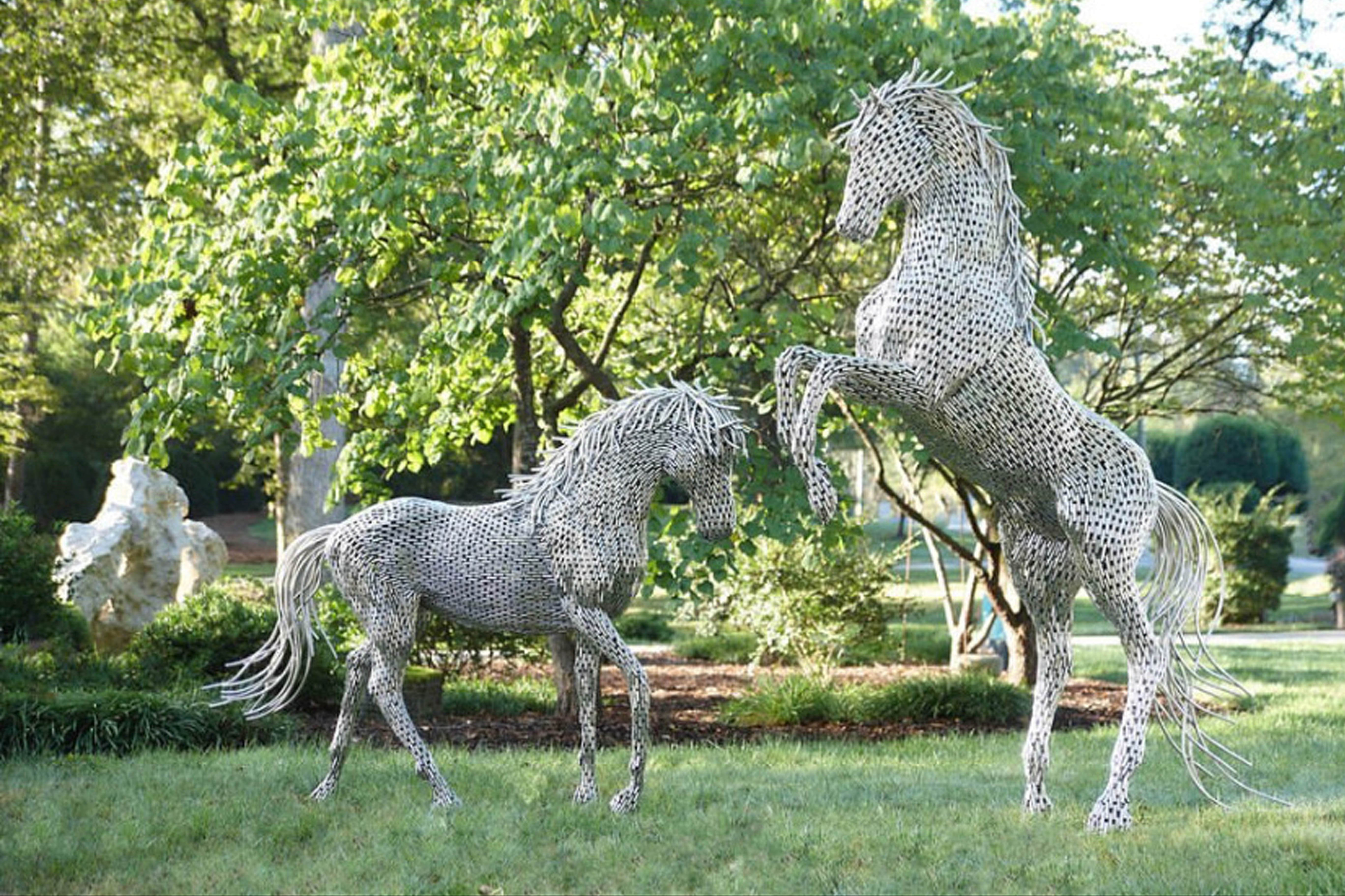 OUTDOOR STATUES AND DECORATION ITEMS